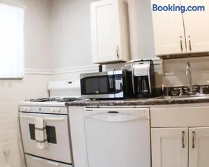 Image of Massive 4 Bed House-Short Walk to Amazing View