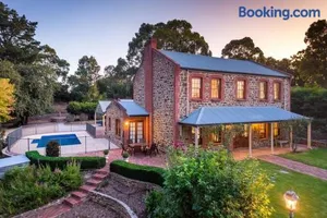 Image of Hahndorf Luxury Retreat 5 bedrooms for 12 guests