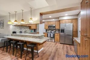Image of Newly Renovated Home Spacious Close 2 Hospital