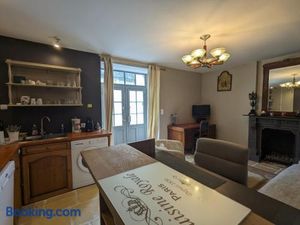 Image of Charmant loft dans la vieille ville, parking gratuit proche, proche château Naillac - FR-1-591-65