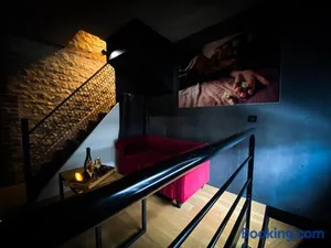 Image of FOXYROOM