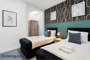 Image of Modern Spacious Three Bedrooms with Private Garden
