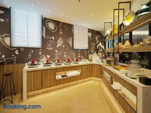 Image of Hanting Premium Hotel Shanghai Xizang Nan Road