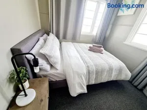 Image of Entire 3 bedroom house 2000 m2 - 5 mins WALK to Torquay Beach, Hervey Bay