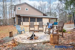Image of Serene 4br Country Retreat Awaits - Near Greensboro and Elon University
