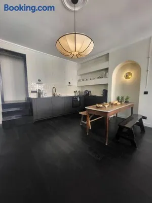 Image of Suite Versailles Quartier Saint-Louis 6 personnes