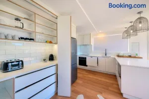 Image of On the Beach 2