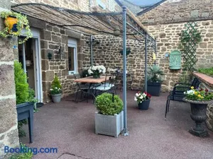 Image of LA VIE DE CHATEAU EN TOUTE AMITIE ET SIMPLICITE