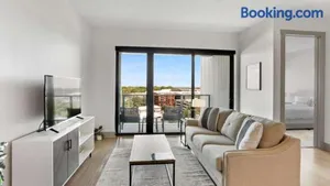 Image of Luxury Apt in West Midtown