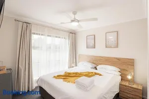 Image of Morview Holiday Homes-Giraffe