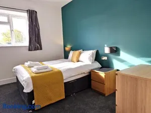 Image of Alberton Apartments - Spacious - Newly Renovated