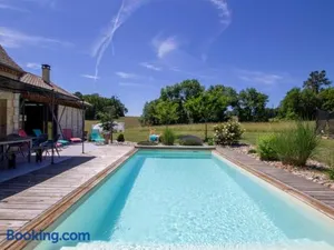 Image of Maison spacieuse avec piscine chauffée, grand jardin et équipements bébé en Dordogne - FR-1-616-267