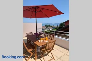 Image of Superbe appartement au calme avec vue sur le Lac.