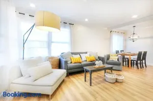 Image of Centrally Located Charming LA Home with Food Scenes