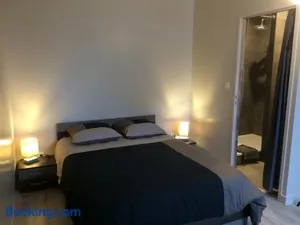 Image of STUDIO proche gare avec kitchenette et wifi - porte rouge