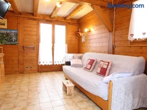 Image of Chalet 2 Chambres Centre-Village, Wi-Fi, Parking, Proche Pistes et Commerces - FR-1-572-234