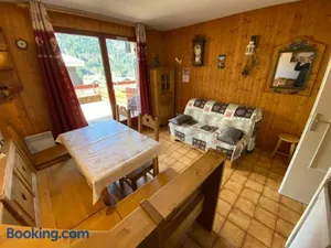 Image of Appartement avec Terrasse, Balcon Sud et Garage à La Chapelle-d'Abondance - FR-1-692-59