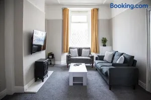 Image of Spacious House 10min to Liverpool Centre