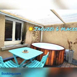 Image of L'Antique SPA: jacuzzi sous patio