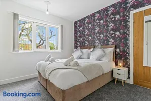 Image of B28 - 3 Bedroom Equipped house, 6 Beds, Digbeth, HS2, Edgbaston, Solihull JLR, NEC, Arden Driveway Groups Families Contractors & Free Netflix ARZ Stays