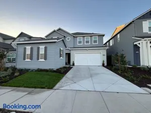 Image of Cozy Retreat facing Western Park