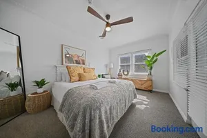 Image of Dejorja Residence - Central & Chic, Entertains 8