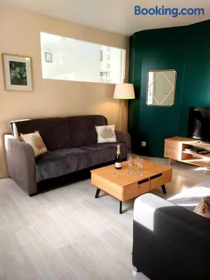 Image of Les Belles Terrasses Dieppe ,3 appartements , LE VEGETAL de 1 à 8 personnes , LE TROPICAL de 1 à 6 personnes , LE FLORAL avec TERRASSE de 1 à 3 personnes , quartier calme au stationnement gratuit à coté de l'avenue verte