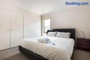 Image of Holiday Rental 6 KING BD 12PPL