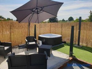 Image of Beau logement avec terrasse, jacuzzi et terrain de pétanque privatif à 5 minutes de la plage