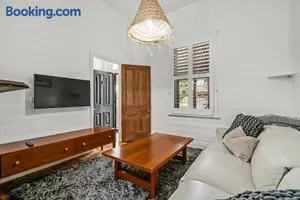 Image of Swainson on Gordon