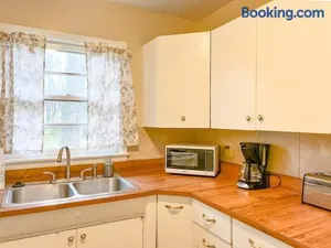 Image of Brick Point Place- 10 Min N of UAH