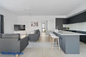 Image of Caves Beach Getaway