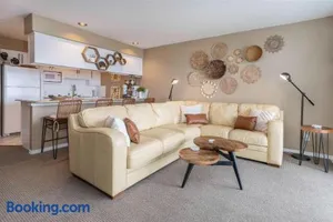 Image of Waters Edge 304