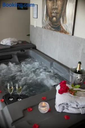 Image of Eden House, Cocon sensuel et romantique avec jacuzzi