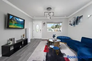 Image of Pasadena Charming Vacation Home with Hot Jacuzzi