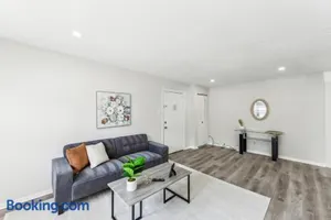 Image of Pine Brook 1111 I State of the art 15 Bd Apt