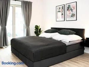 Image of LIGHTPLACE • Design • Boxspring • Balkon • 2 Smart TV •Innenstadt