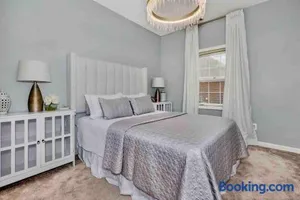 Image of Private Suite in Upscale Neighborhood