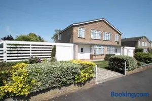 Image of Nicely decorated 3 bedroom house near Heathrow, London