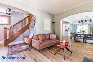 Image of Waterfront house near the Niagara Falls/Canal/Canadian Border