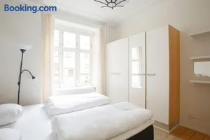 Image of Large & Bright 3BR Flat w. Whirlpool Near Metro