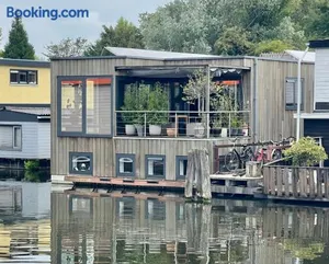 Image of NOVA Houseboat DELUXE Free Bikes