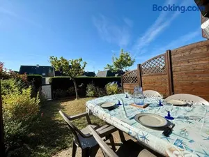 Image of Maison à Carnac: 2 Chambres, 4 Couchages, Jardin, Parking, Proche Plage et Commerces - FR-1-377-46