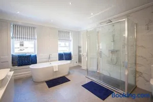 Image of Elegant Georgian Maisonette - Central Bath