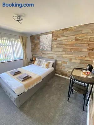 Image of Gatwick Deluxe En-suite Rooms