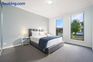 Image of Sydney Marsden Park 5 bedrooms House close IKEA