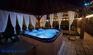 Image of Les Trois Palmiers - Jardin, Jacuzzi privatifs