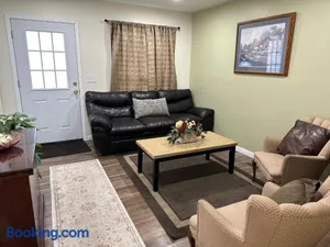 Image of Amazing Duplex Close to airport, downtown