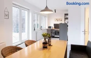 Image of Stay and Work Apartment - 6 single beds