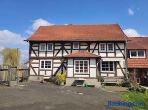 Image of Historischer Hof, einladend für Mensch und Tier.